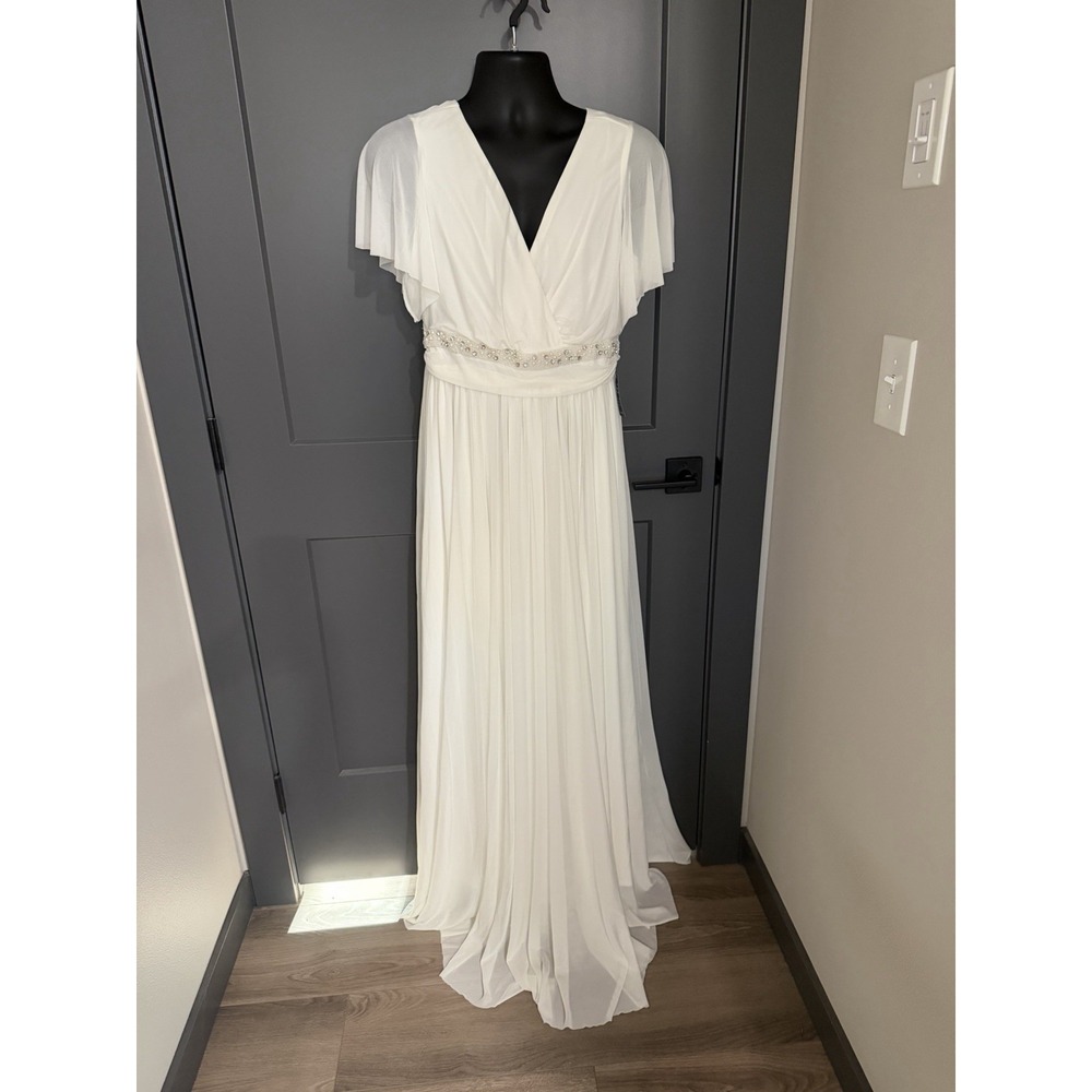 TORRID Wedding Dress Women's Size 12 Ivory‎ V-Neck EVER AFTER never worn Empire
